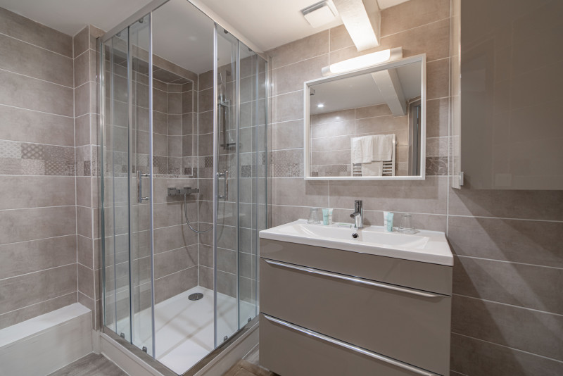 Salle de bain à l'Hôtel Spa le Coq Dort à Châtillon sur Chalaronne - © Marie Leblond Salle de bain à l'Hôtel Spa le Coq Dort à Châtillon sur Chalaronne