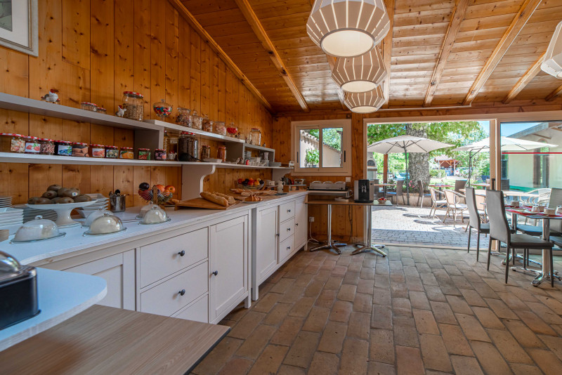 Salle de Restaurant à l'Hôtel Spa le Coq Dort à Châtillon sur Chalaronne